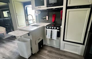 The Home away from home, 21 Jayco White Hawk 32KBS