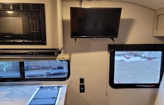 Roomy, Flexible, Well Maintained Family Camper