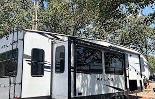 2021 Dutchmen RV Atlas 3172RLKB