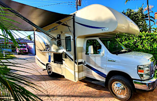 Thor Motor Coach Four Winds 24 Ft.- EARLY PICK UP