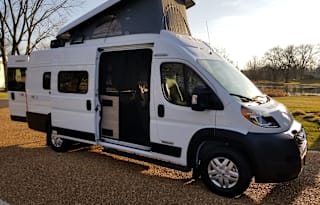 2021 Winnebago Solis 59PX w/pop-up tent & murphy bed