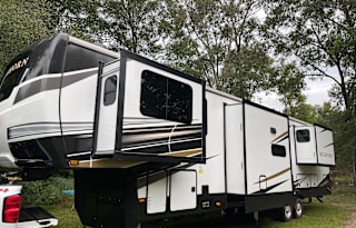 2021 Heartland Bighorn 3950FL