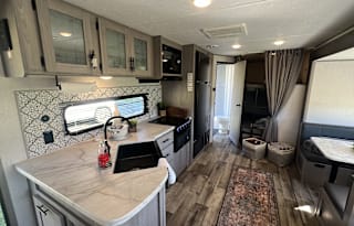 Beautiful getaway camper!!