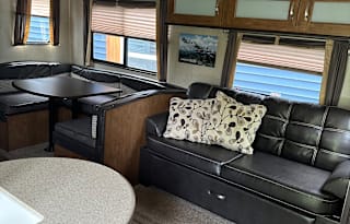 Family/Pet Friendly 2017 Forest River Salem 32BH