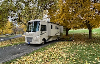 "Co-Pilot Cruiser" 2022 Winnebago Vista 27P