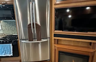 2015 Fleetwood RV Bounder 33C