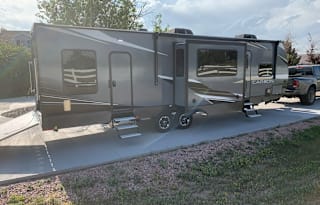 2021 Keystone RV Carbon 357