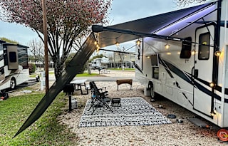 2024 Fully Loaded Pet Friendly RV Rental!