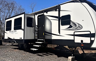 Finger Lakes RV Rentals Pure Luxury
