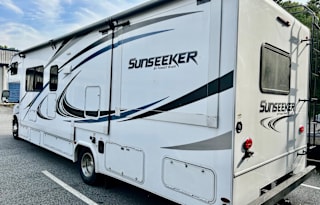 2019 Forest River 32 feet with opt. tow dolly