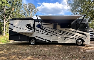 Spring Glamping is here!!  2 AC AND 2 BATH!!!