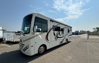 2017 Thor Motor Coach Hurricane 29M