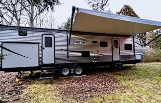 Fully Stocked Bunkhouse RV - Book Your Adventure!