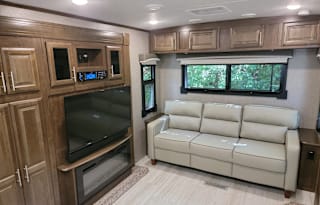 2020 Rockwood Signature 8328BS, big living area!