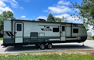 Ultimate Retreat on Wheels - Sleeps up to 10