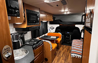 The Betty - 2017 Thor Motor Coach Four Winds 28A