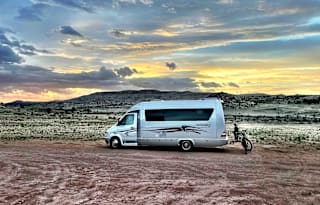 Vincent Van Go - Leisure Travel Van Serenity