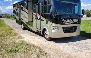 2012 Tiffin Elegro 35QBA Bunkhouse