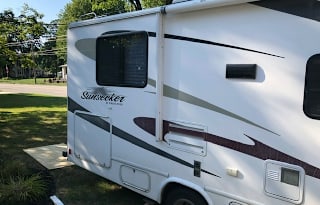 Getaway on Wheels RV-queen bed and slideout