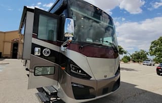 2022 Tiffin Motorhomes Phaeton 40 IH