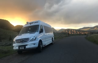 RoadTrek CS Adventurous 4x4, 800Ah Lithium, 500W Solar, Duallies