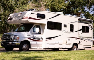27 foot Class C w/ solar. Pet friendly & stocked!