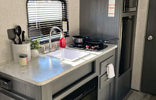 Lightweight 2022 Dutchmen RV Aspen Trail 17BH