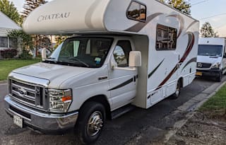 2015 Thor Motor Coach Chateau 22E