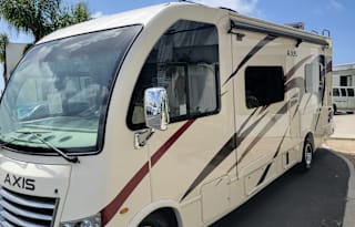 "Glam like New" 2021 Thor Axis. Free Parking