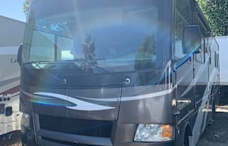 2011 Thor Motor Coach Hurricane 32D