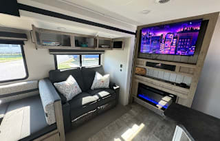 The coolest RV w/3 AC, Sleeps 10 no hauling needed