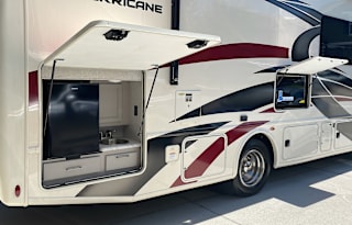 2021 Thor Motor Coach Hurricane 29M