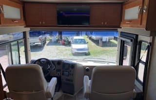 Fully Loaded Winnebago Tour bus 40'