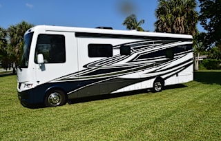 "KELLY DAYS"    2023 NEWMAR BAYSTAR SPORT 3225