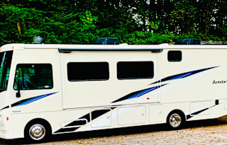 2022 Winnebago Sunstar 32M