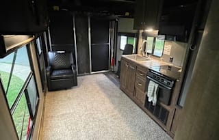 2018 Stryker ST 2313 Half-Ton Towable