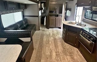 $139! QB300 sleeps 8-10, 2 bedrooms!