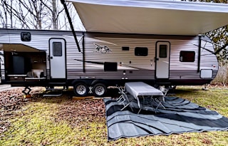 Fully Stocked Bunkhouse RV - Book Your Adventure!
