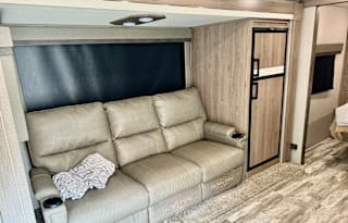 2021 Grand Design Imagine 2400BH