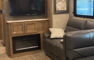 2020 Thor Motor Coach Miramar - 37.1 foot