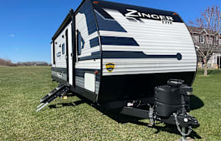2021 Zinger Lite ZR270BH Travel Trailer RV Rental