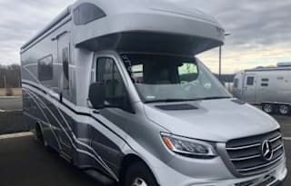 On Wheel Luxury - Mercedes Winnebago