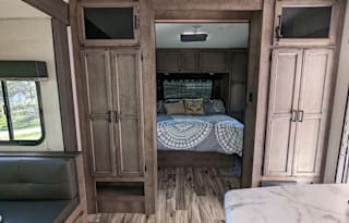 *Delivery Only* 2021 Venture RV SportTrek ST271VMB