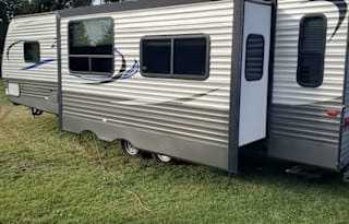 Bed & Breakfast on Wheels: 2017 CrossRoads RV Zinger Z1