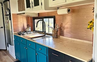 Off-grid, Renovated GLAMPING in the "Prowler"