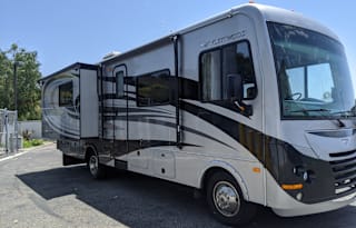 2014 Terra -Sleeps 6+ (no smoking/vape or pets)