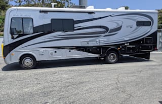 2014 Terra -Sleeps 6+ (no smoking/vape or pets)