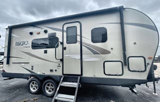 The Rollin' Glamper 2019 Flagstaff Micro Lite 21DS