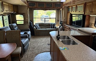2012 Heartland Bighorn great kitchen