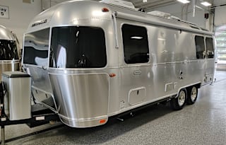 2021 Airstream RV Globetrotter 25FB Twin